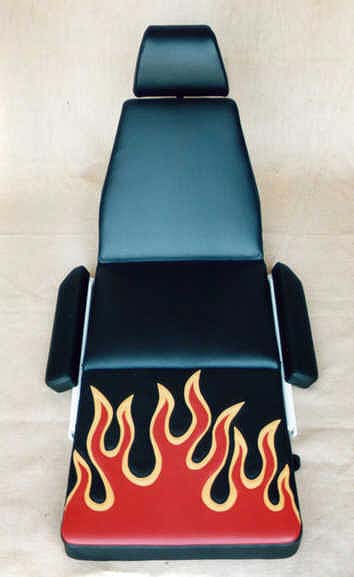 Behandlungsliege fuer Tatoo - oder Piercingstudio